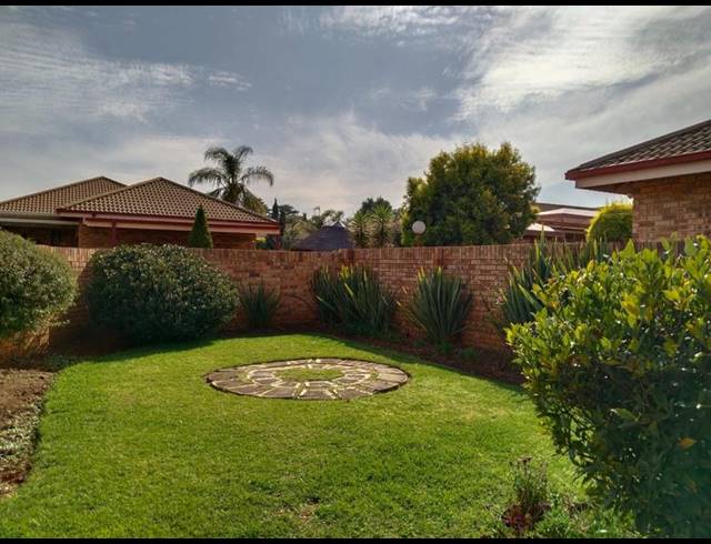 2 BEDROOM TOWNHOUSE FOR SALE IN VANDERBIJLPARK SW 5